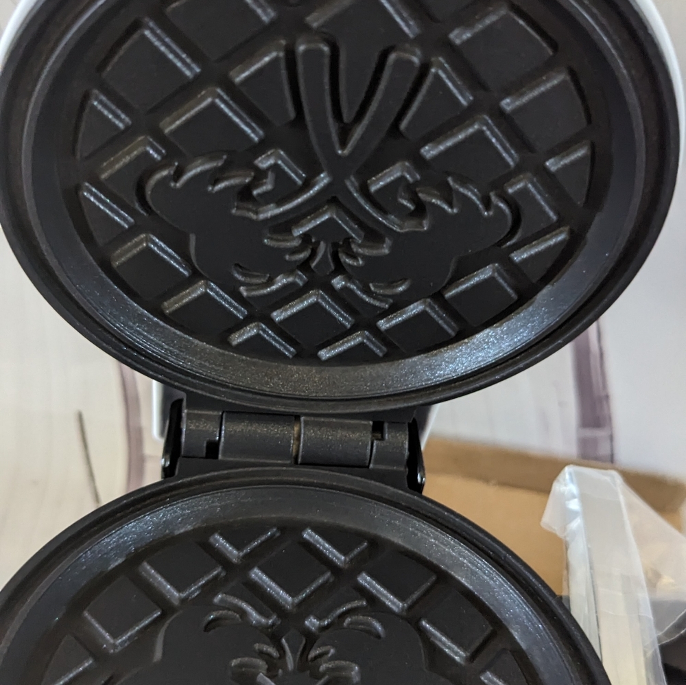 In-N-Out waffle maker - Picture 3 of 5
